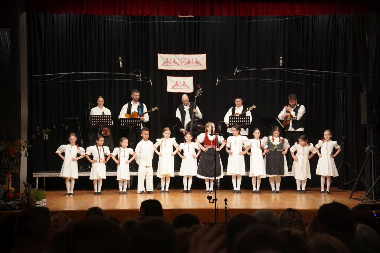 Koncert Bijela nedjelja KUU Zvon Mala Subotica (21) Koncert Bijela nedjelja KUU Zvon Mala Subotica (21)