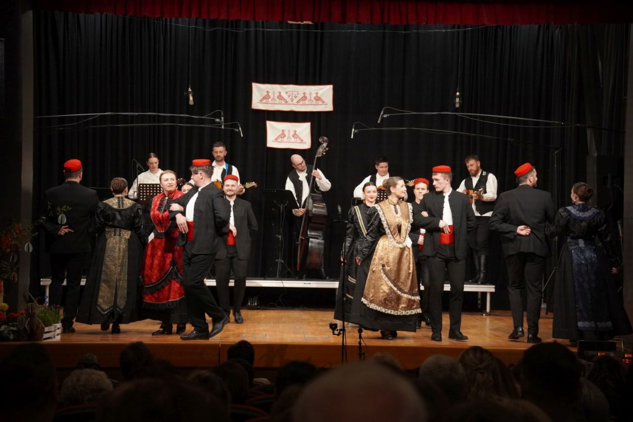 Koncert Bijela nedjelja KUU Zvon Mala Subotica (27) Koncert Bijela nedjelja KUU Zvon Mala Subotica (27)