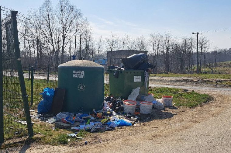 Kontejneri u Lopatincu (1)