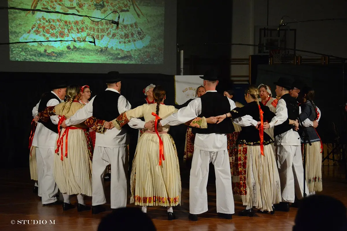 Korak po korak Orehovica folklor (1)