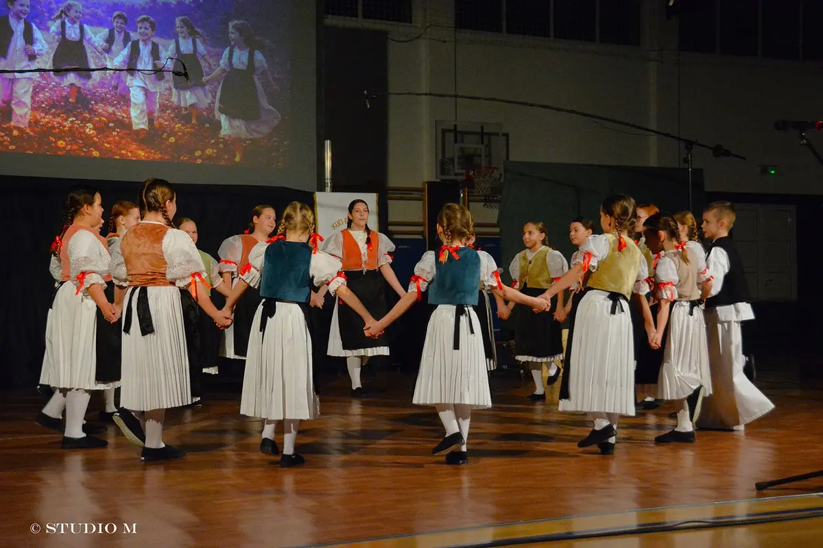 Korak po korak Orehovica folklor (8)