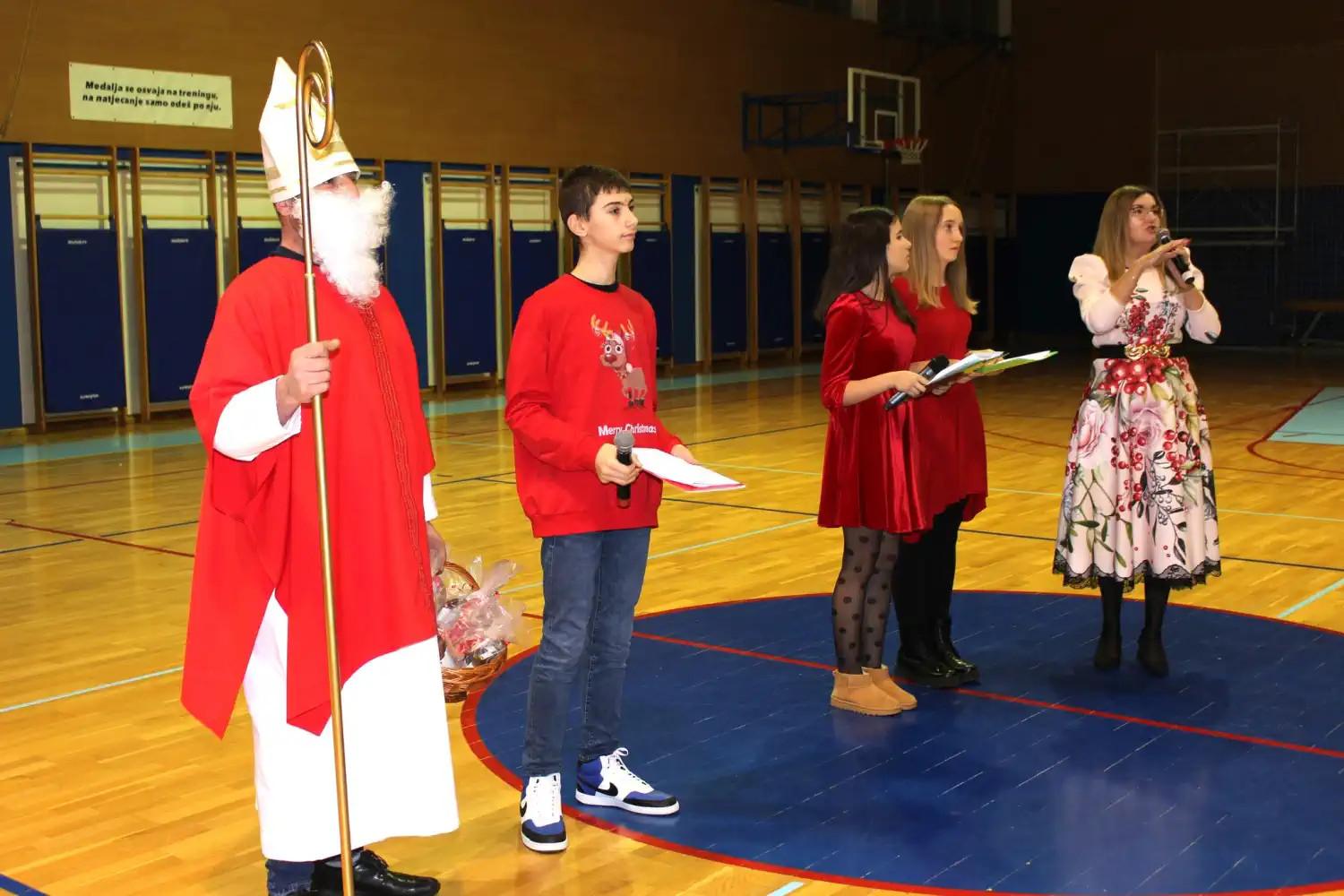 Kotoriba dočekala Svetog Nikolu uz veselu priredbu djece (1) Kotoriba dočekala Svetog Nikolu uz veselu priredbu djece (1)