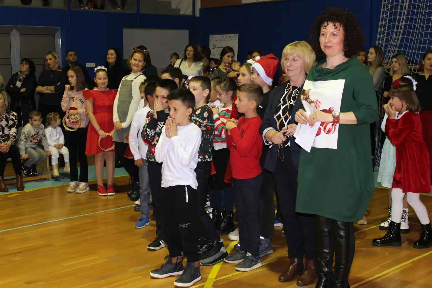 Kotoriba dočekala Svetog Nikolu uz veselu priredbu djece (10) Kotoriba dočekala Svetog Nikolu uz veselu priredbu djece (10)