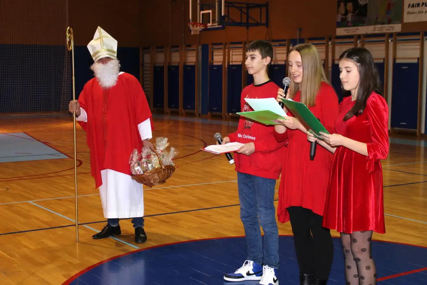 Kotoriba dočekala Svetog Nikolu uz veselu priredbu djece (13) Kotoriba dočekala Svetog Nikolu uz veselu priredbu djece (13)