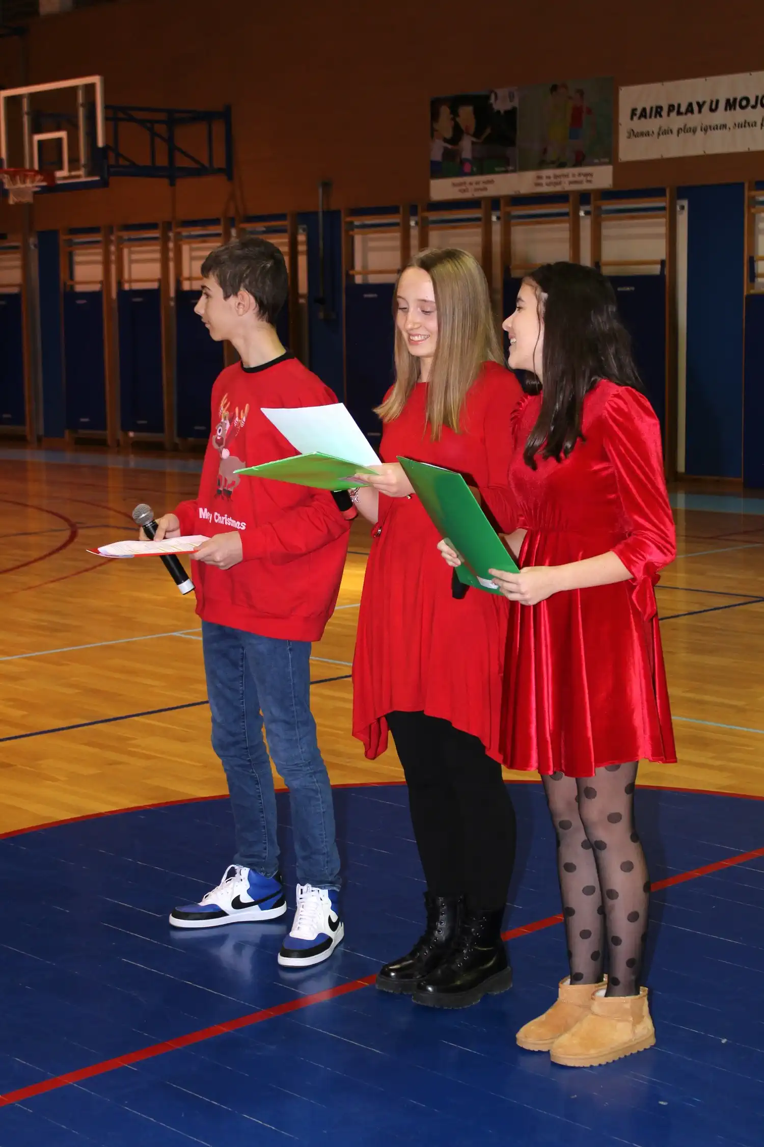 Kotoriba dočekala Svetog Nikolu uz veselu priredbu djece (14) Kotoriba dočekala Svetog Nikolu uz veselu priredbu djece (14)