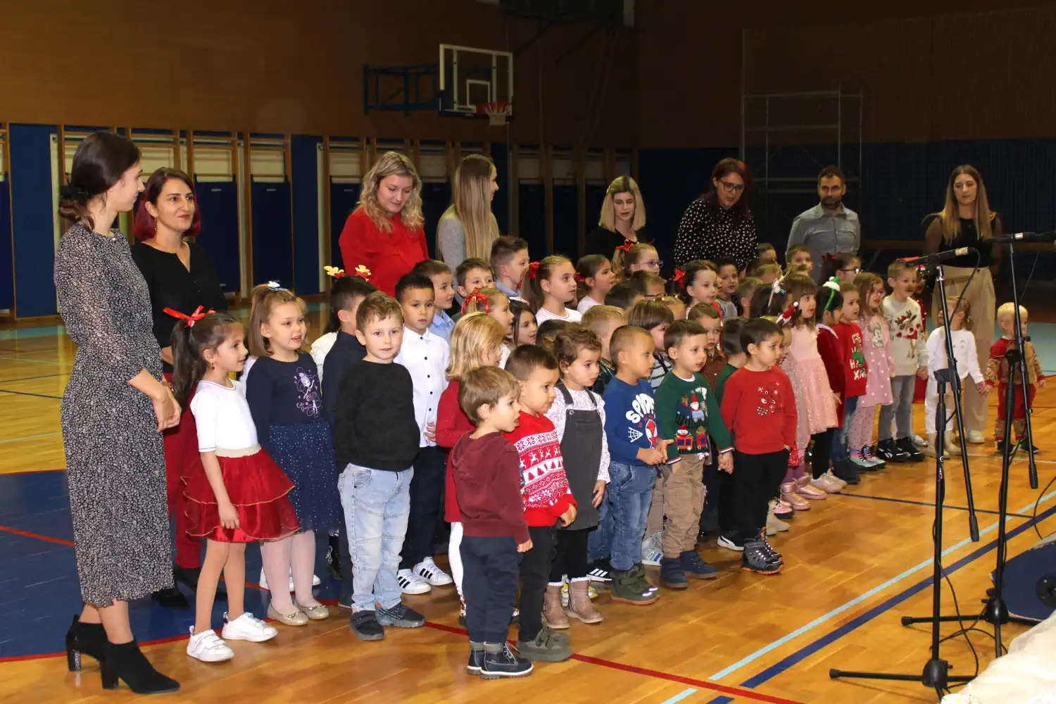 Kotoriba dočekala Svetog Nikolu uz veselu priredbu djece (20) Kotoriba dočekala Svetog Nikolu uz veselu priredbu djece (20)