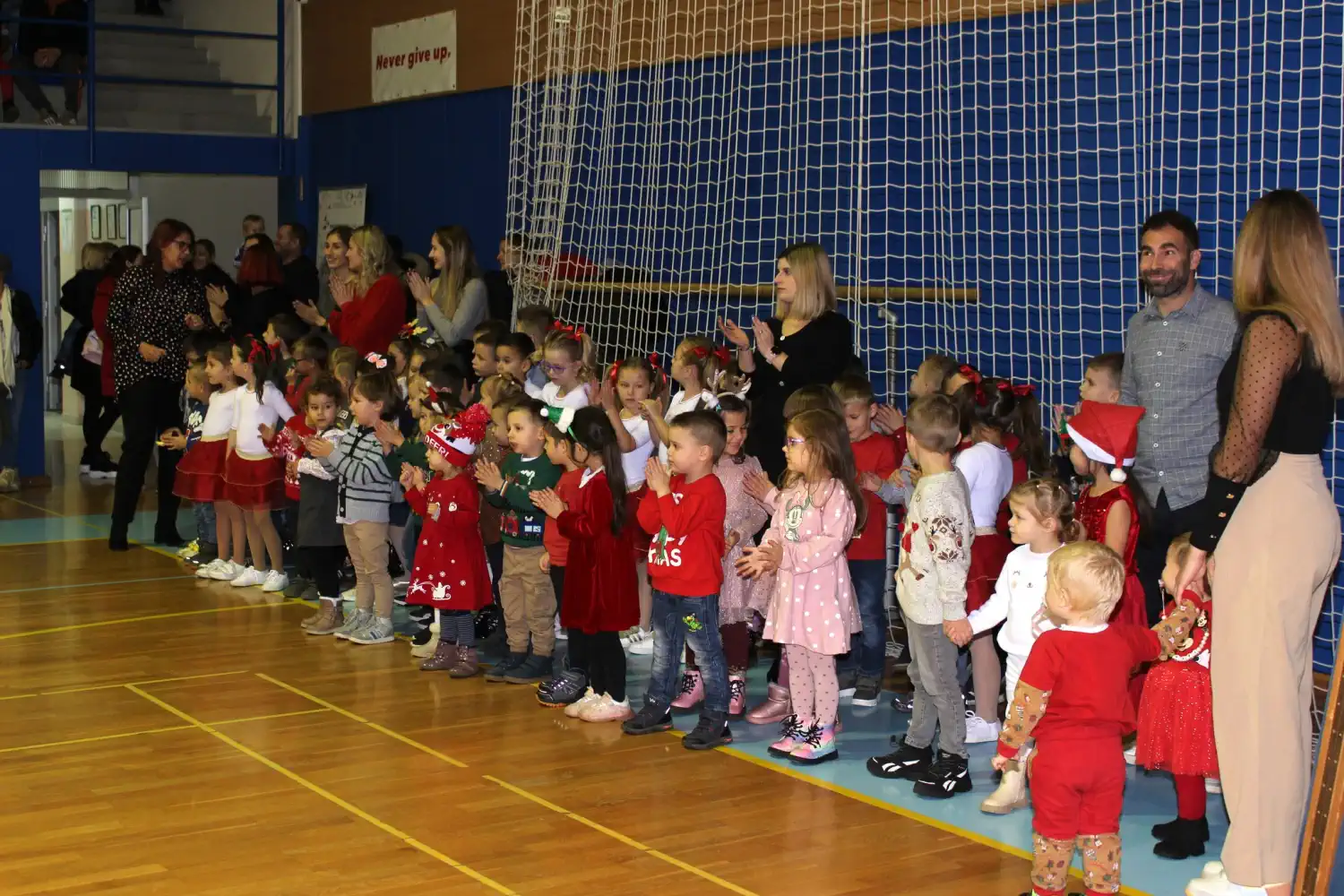 Kotoriba dočekala Svetog Nikolu uz veselu priredbu djece (23) Kotoriba dočekala Svetog Nikolu uz veselu priredbu djece (23)