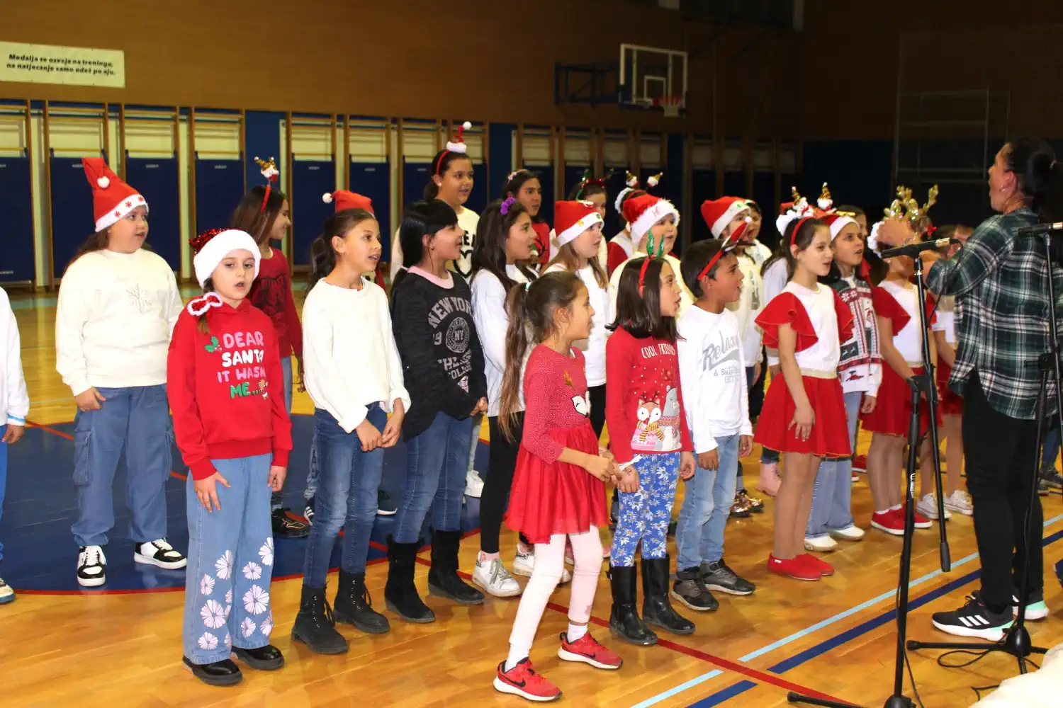 Kotoriba dočekala Svetog Nikolu uz veselu priredbu djece (4) Kotoriba dočekala Svetog Nikolu uz veselu priredbu djece (4)