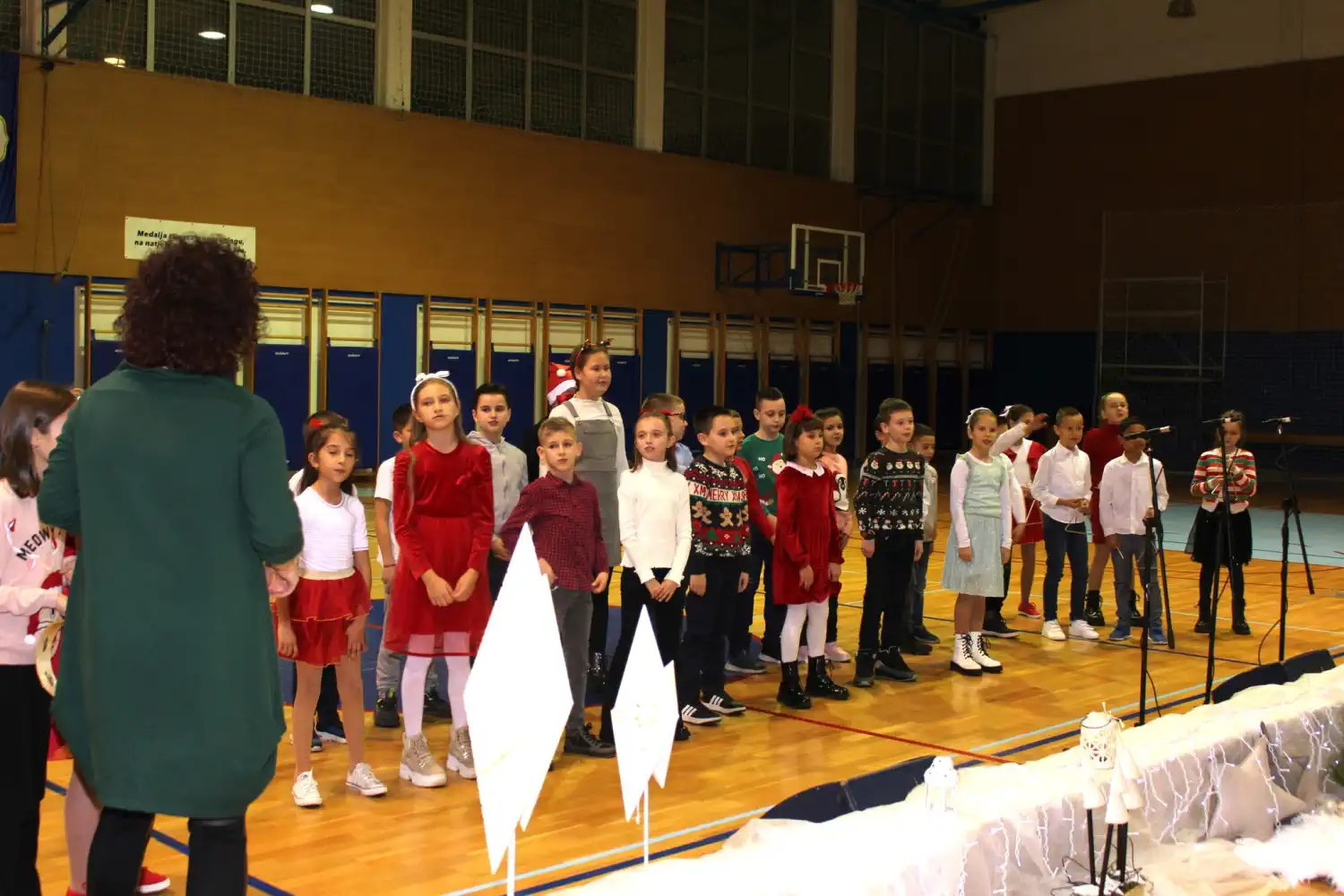 Kotoriba dočekala Svetog Nikolu uz veselu priredbu djece (8) Kotoriba dočekala Svetog Nikolu uz veselu priredbu djece (8)