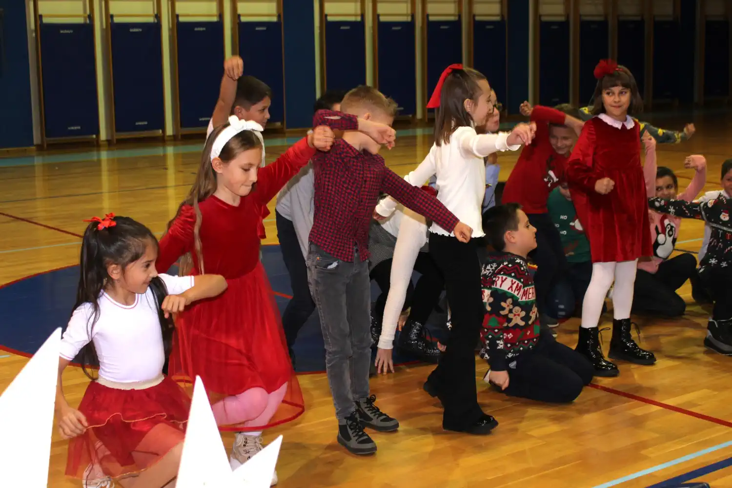 Kotoriba dočekala Svetog Nikolu uz veselu priredbu djece (9) Kotoriba dočekala Svetog Nikolu uz veselu priredbu djece (9)