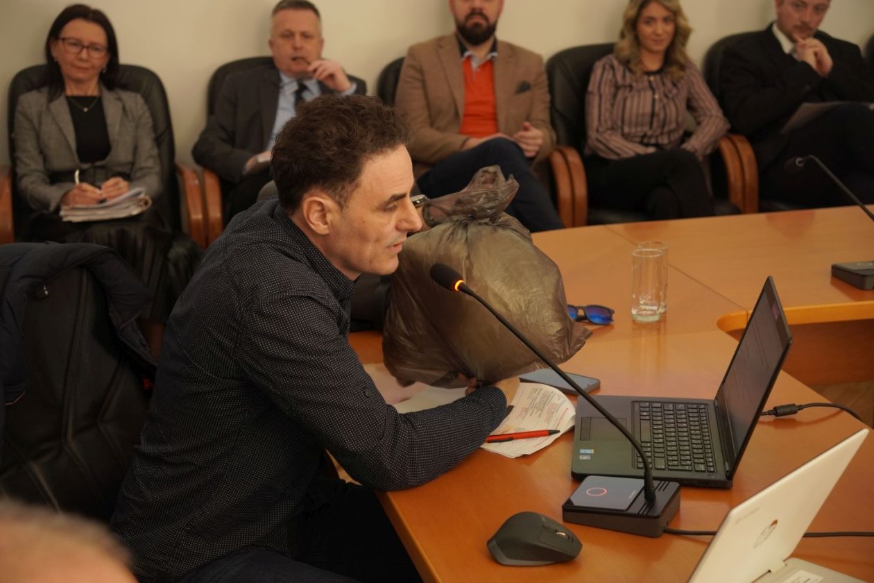 Križaić smeće gradska vijećnica (12)