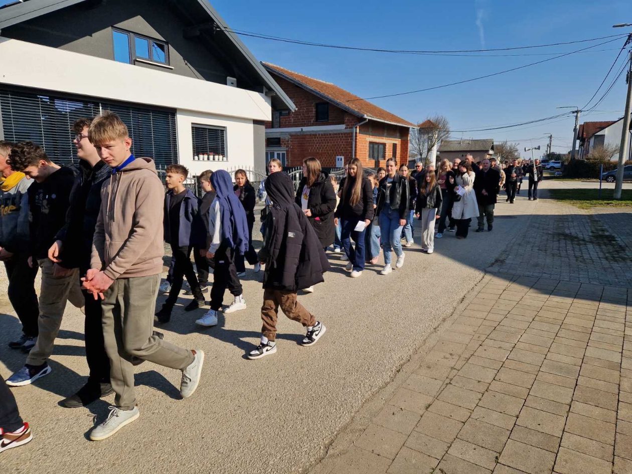 Križni put mladih (12) Križni put mladih (12)