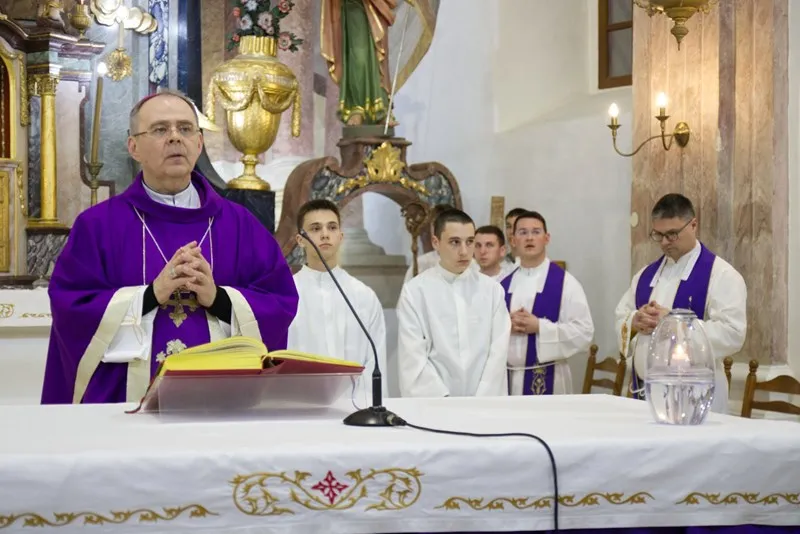 Križni put mladih Varaždinske biskupije (28) Križni put mladih Varaždinske biskupije (28)