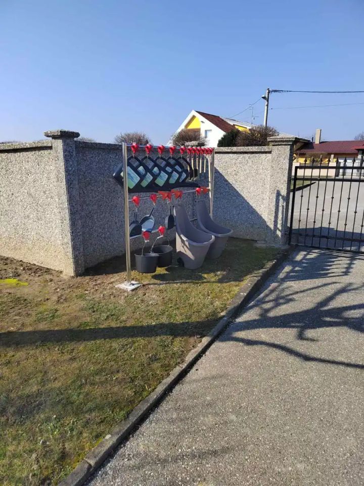 LAKŠE ODRŽAVANJE Na groblju u Svetom Martinu na Muri postavljeni stalci s alatom za održavanje grobova (3)