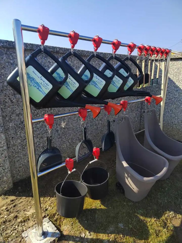 LAKŠE ODRŽAVANJE Na groblju u Svetom Martinu na Muri postavljeni stalci s alatom za održavanje grobova (5)