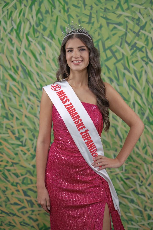 LARA BAČIĆ LARA BAČIĆ