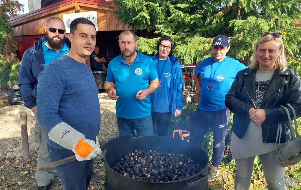 Labud Kestnijada (15) Labud Kestnijada (15)