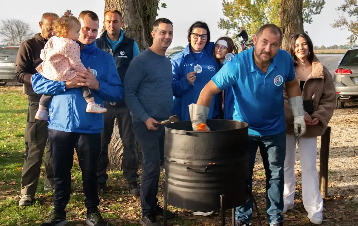 Labud Kestnijada (18) Labud Kestnijada (18)