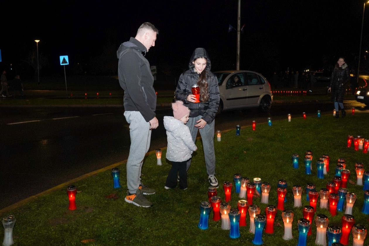 Lampioni Vukovar Dan sjećanja Kolona sjećanja vijenac polaganje vijenaca (18)