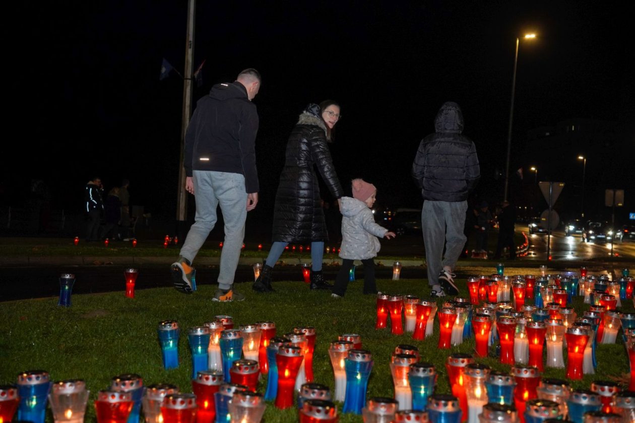 Lampioni Vukovar Dan sjećanja Kolona sjećanja vijenac polaganje vijenaca (22)