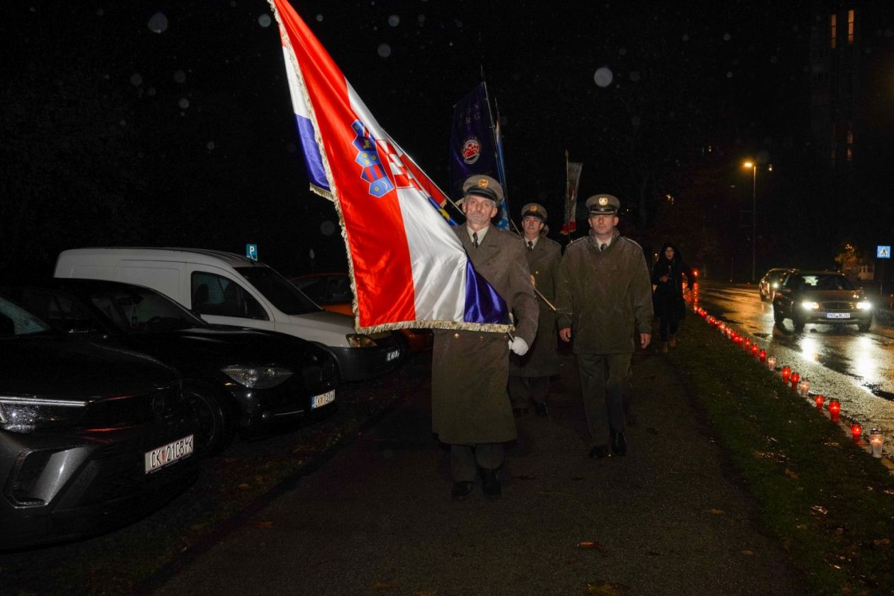 Lampioni Vukovar Dan sjećanja Kolona sjećanja vijenac polaganje vijenaca (26)