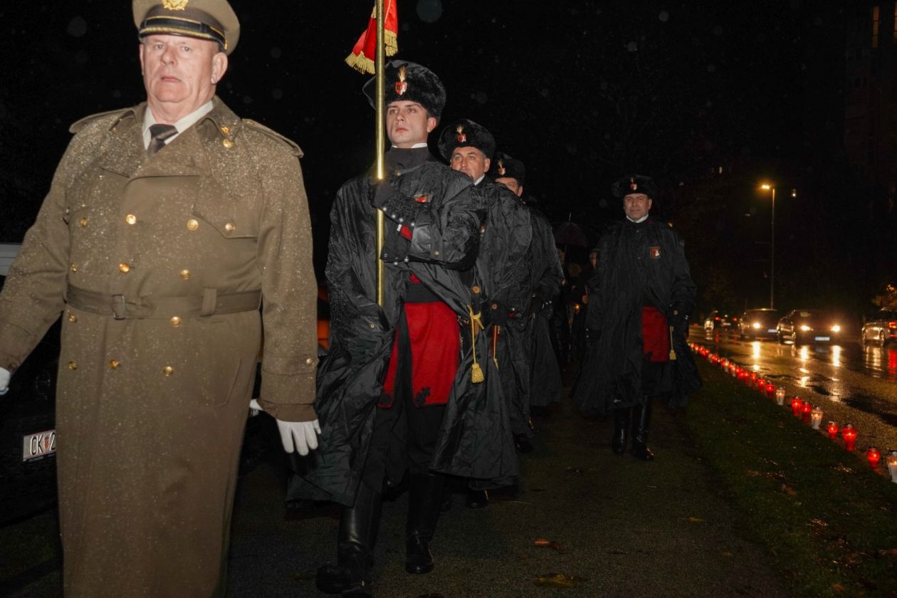 Lampioni Vukovar Dan sjećanja Kolona sjećanja vijenac polaganje vijenaca (30)