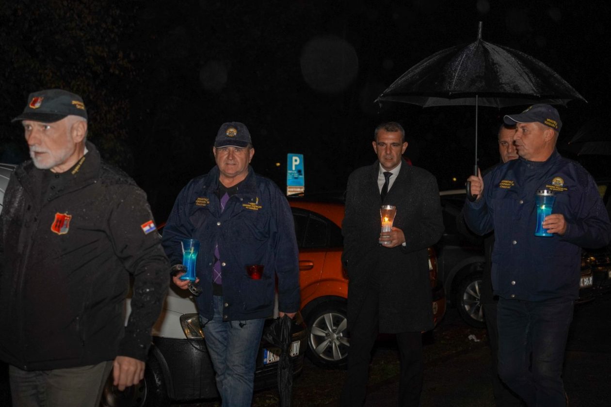 Lampioni Vukovar Dan sjećanja Kolona sjećanja vijenac polaganje vijenaca (33)