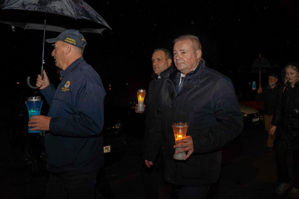 Lampioni Vukovar Dan sjećanja Kolona sjećanja vijenac polaganje vijenaca (35)