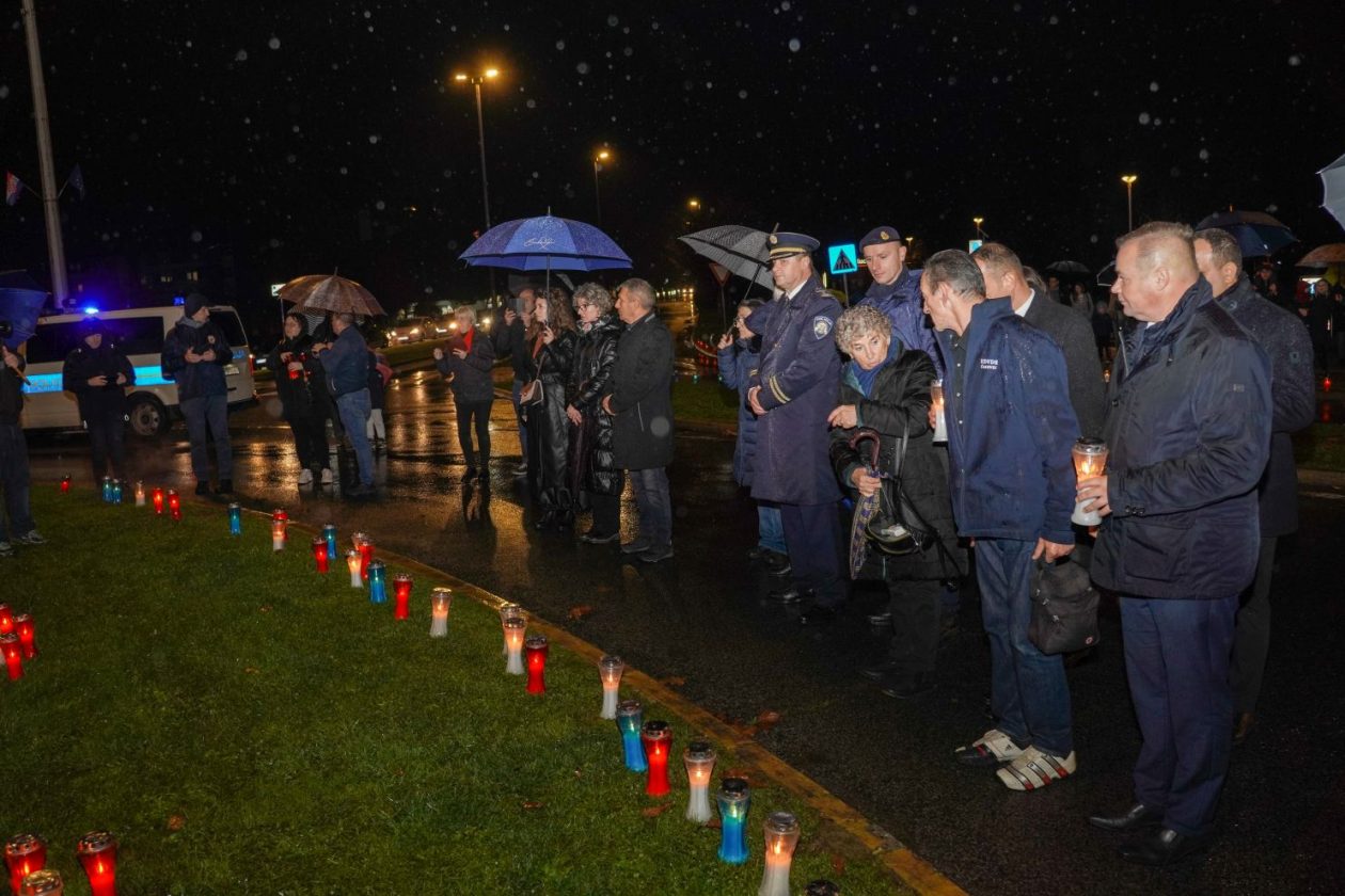 Lampioni Vukovar Dan sjećanja Kolona sjećanja vijenac polaganje vijenaca (43)