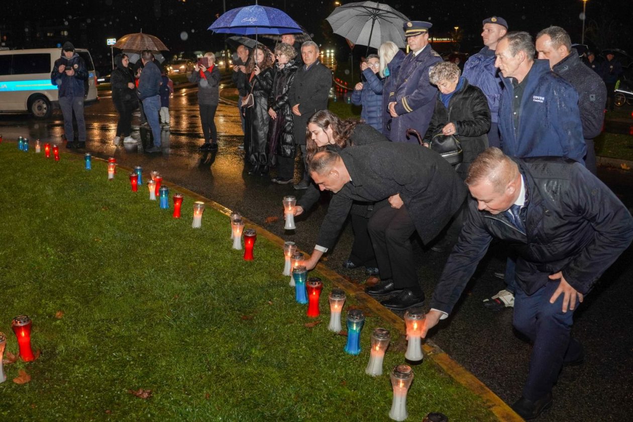 Lampioni Vukovar Dan sjećanja Kolona sjećanja vijenac polaganje vijenaca (46)