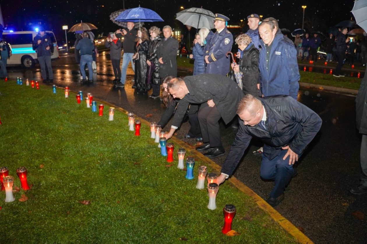 Lampioni Vukovar Dan sjećanja Kolona sjećanja vijenac polaganje vijenaca (47)