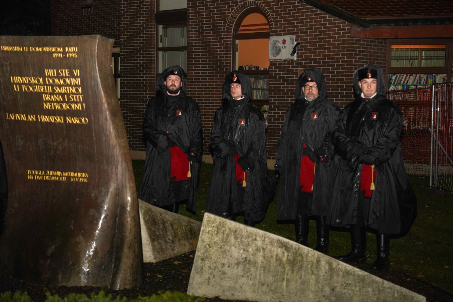 Lampioni Vukovar Dan sjećanja Kolona sjećanja vijenac polaganje vijenaca (61)
