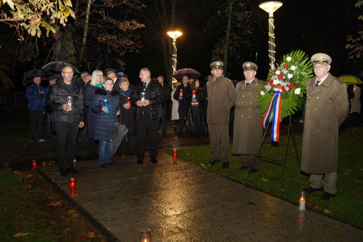 Lampioni Vukovar Dan sjećanja Kolona sjećanja vijenac polaganje vijenaca (64)