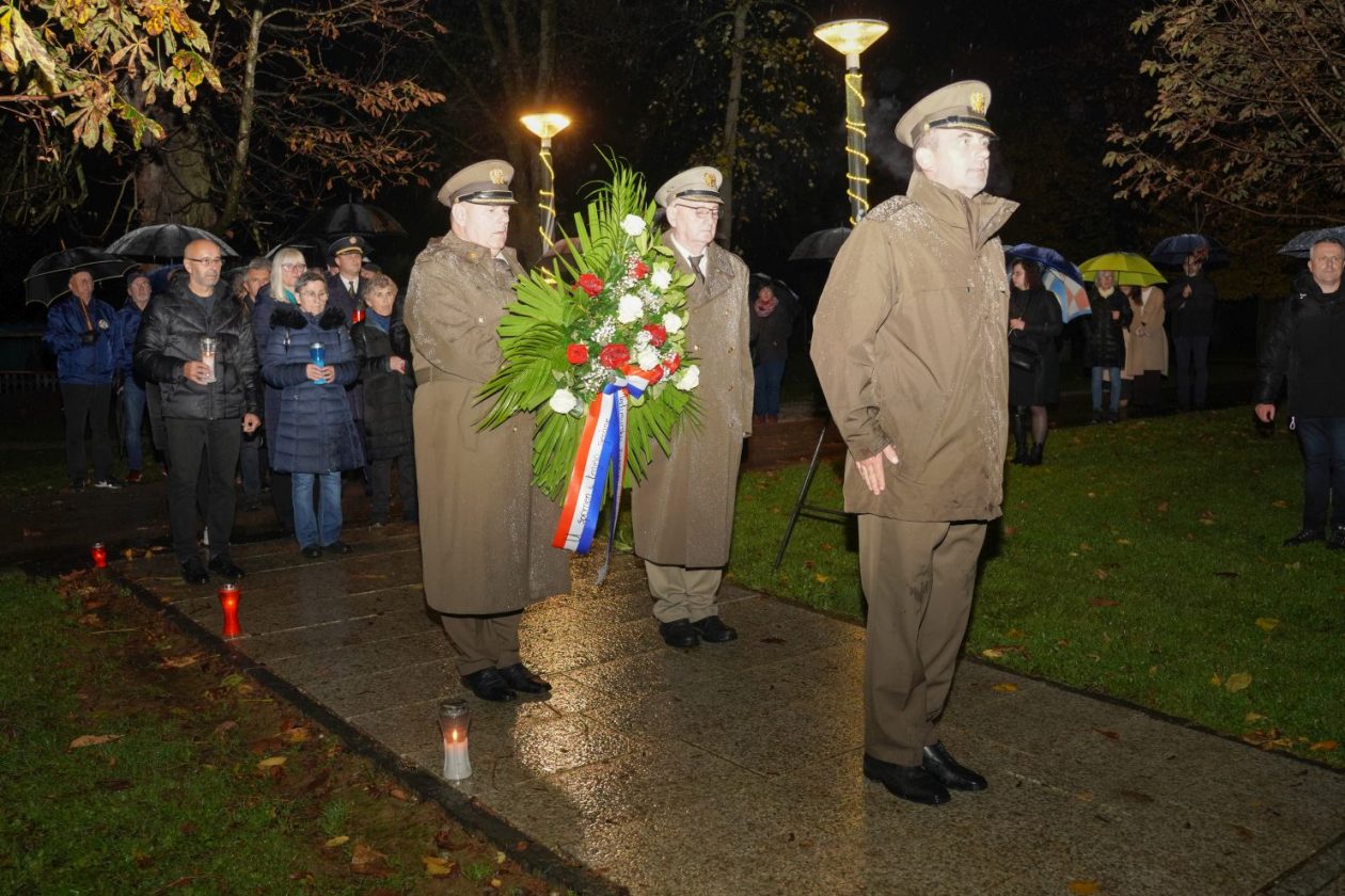 Lampioni Vukovar Dan sjećanja Kolona sjećanja vijenac polaganje vijenaca (65)