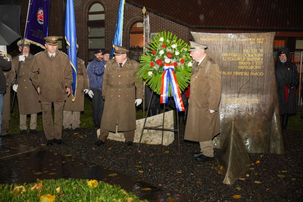 Lampioni Vukovar Dan sjećanja Kolona sjećanja vijenac polaganje vijenaca (67)