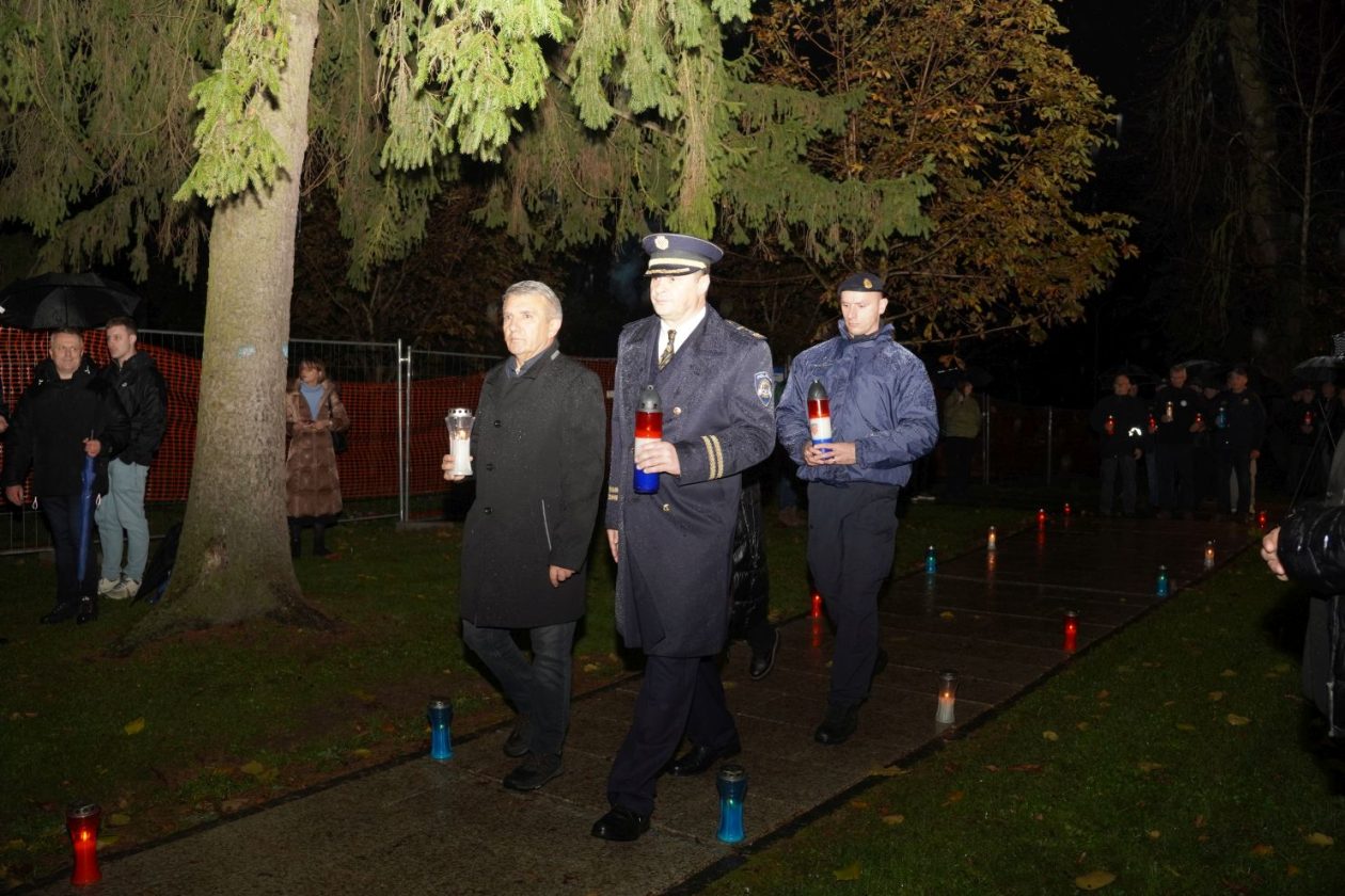 Lampioni Vukovar Dan sjećanja Kolona sjećanja vijenac polaganje vijenaca (68)