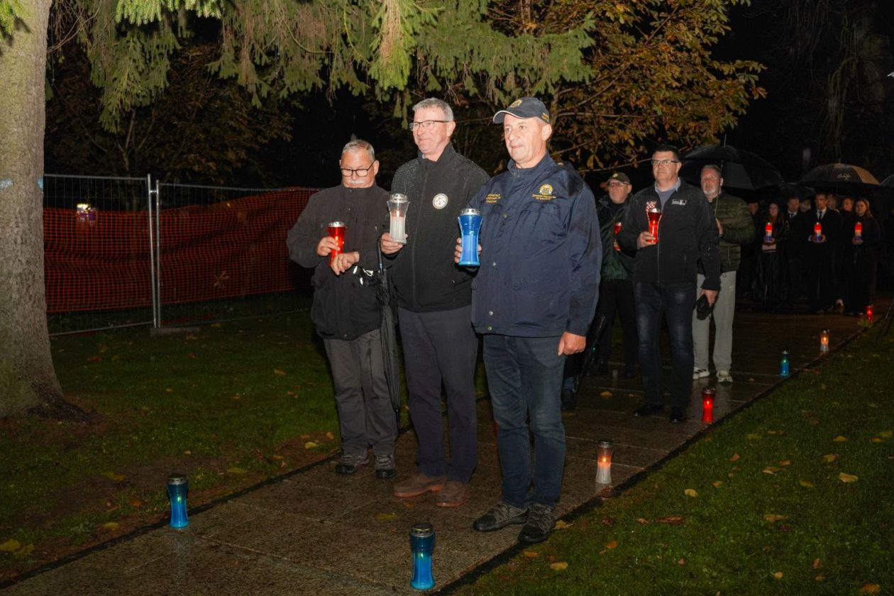 Lampioni Vukovar Dan sjećanja Kolona sjećanja vijenac polaganje vijenaca (69)