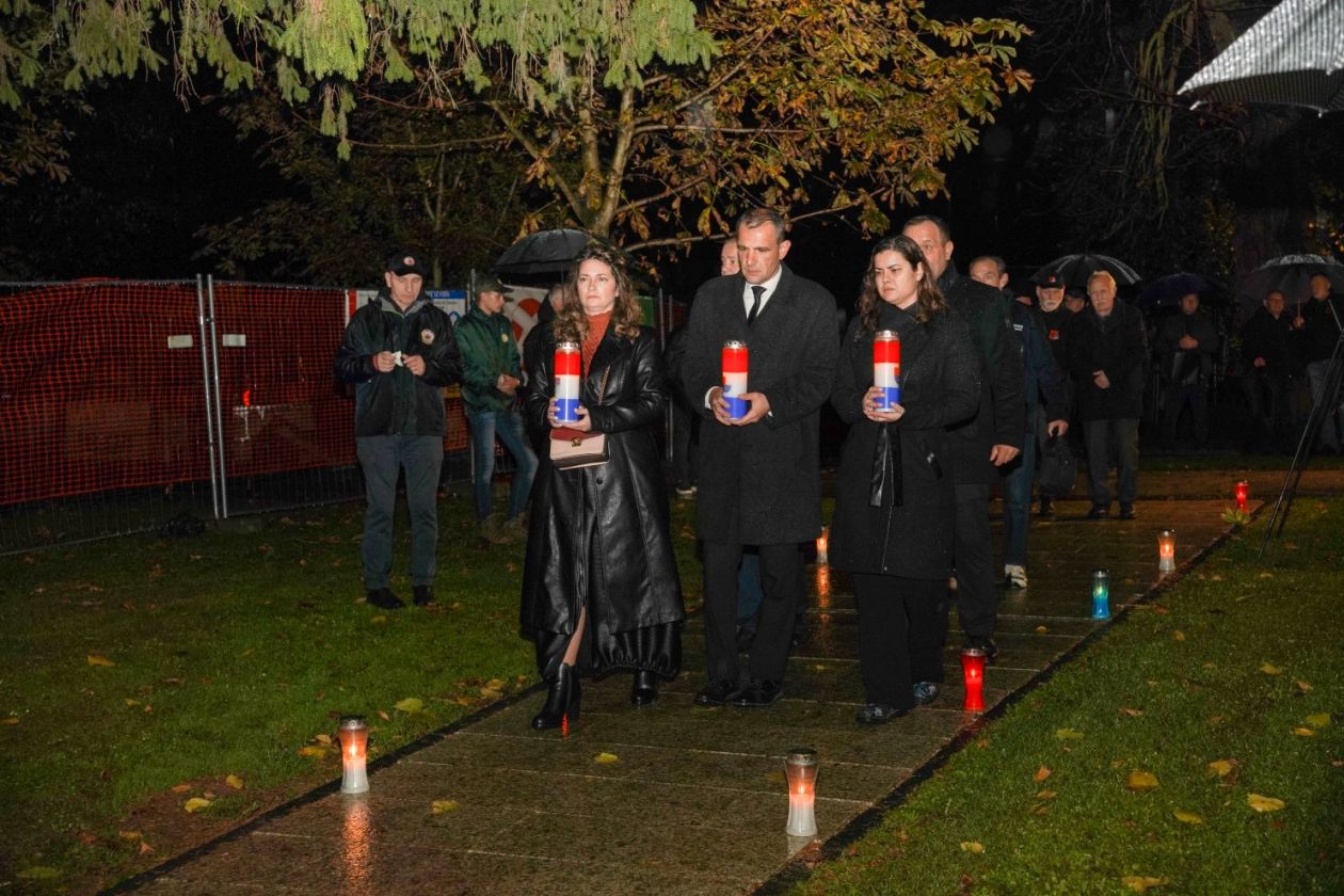 Lampioni Vukovar Dan sjećanja Kolona sjećanja vijenac polaganje vijenaca (71)