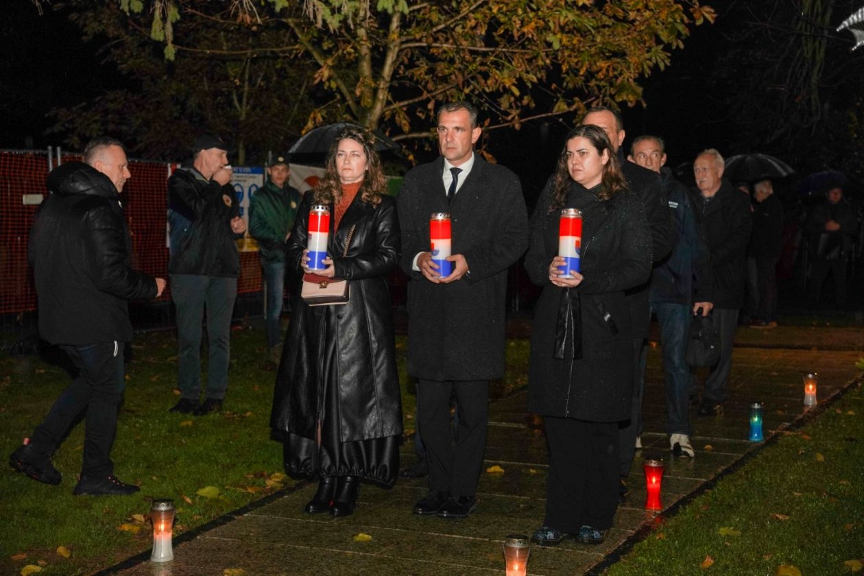 Lampioni Vukovar Dan sjećanja Kolona sjećanja vijenac polaganje vijenaca (73)