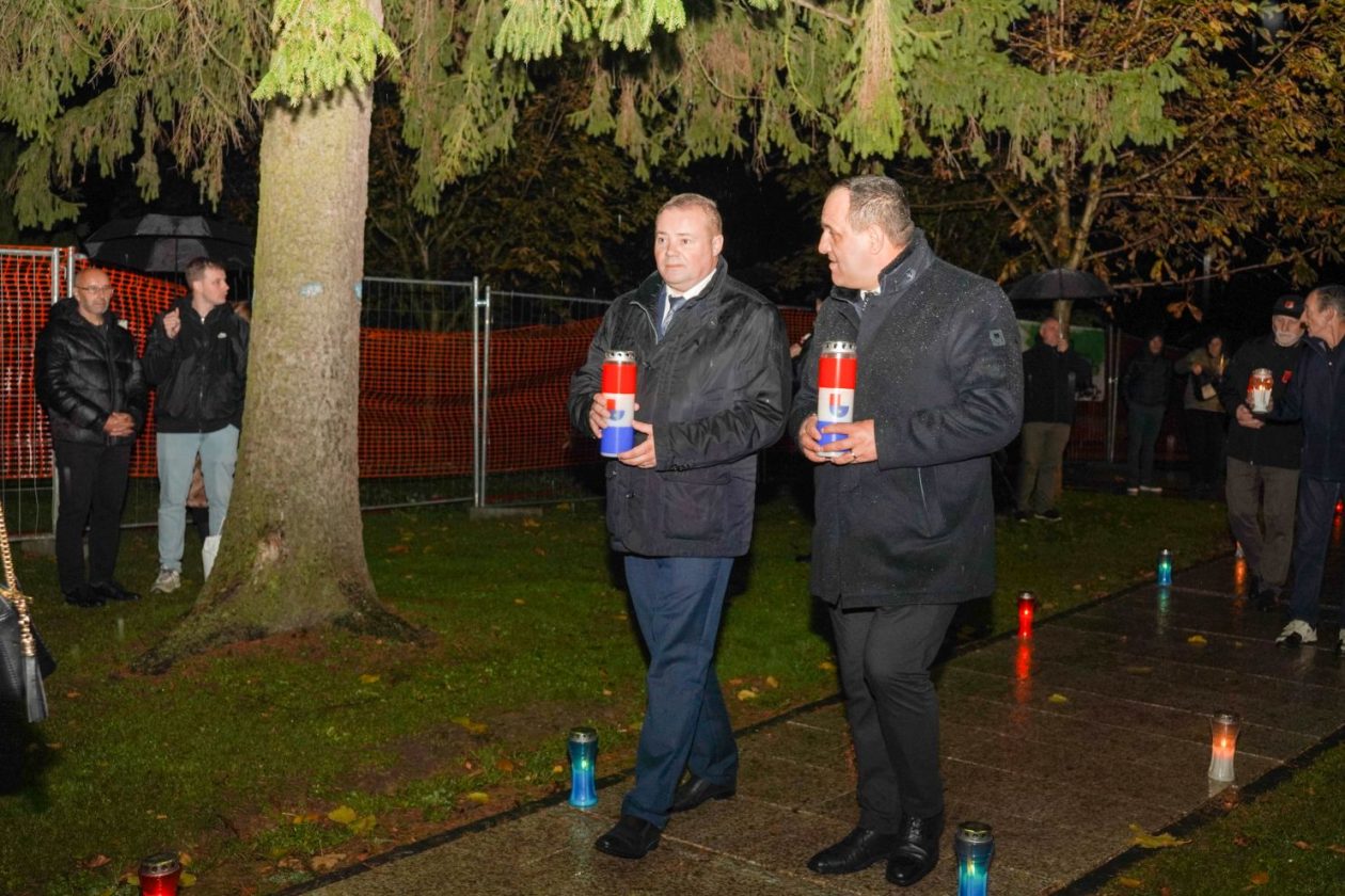 Lampioni Vukovar Dan sjećanja Kolona sjećanja vijenac polaganje vijenaca (74)