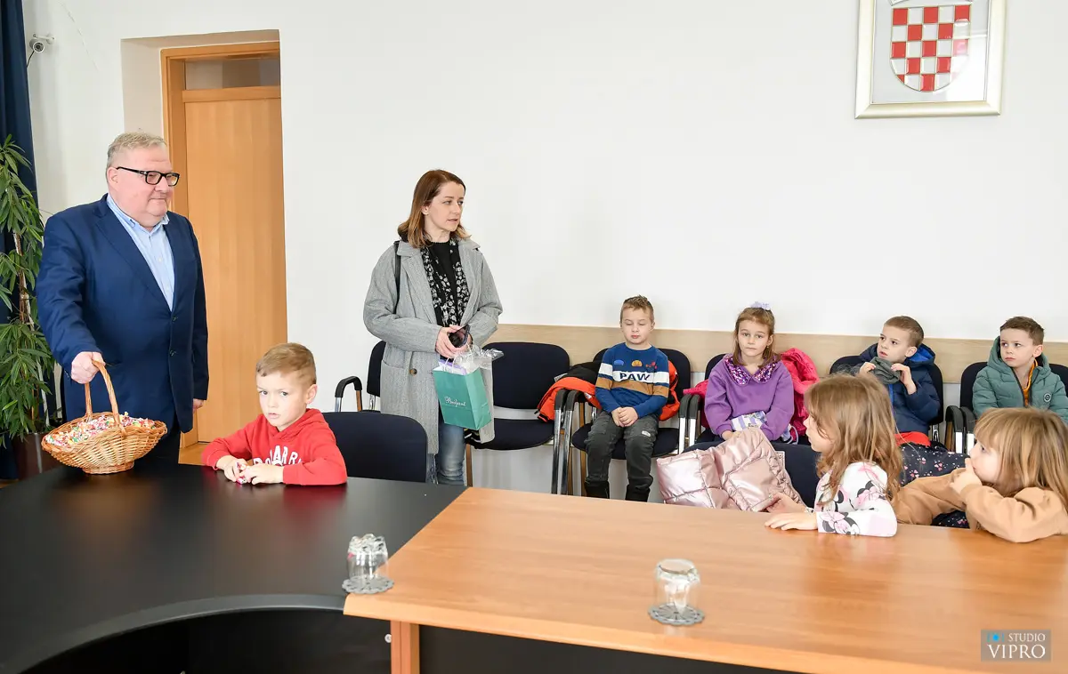 Lavići iz Vesele loptice vratili gradske ključeve (1) Lavići iz Vesele loptice vratili gradske ključeve (1)