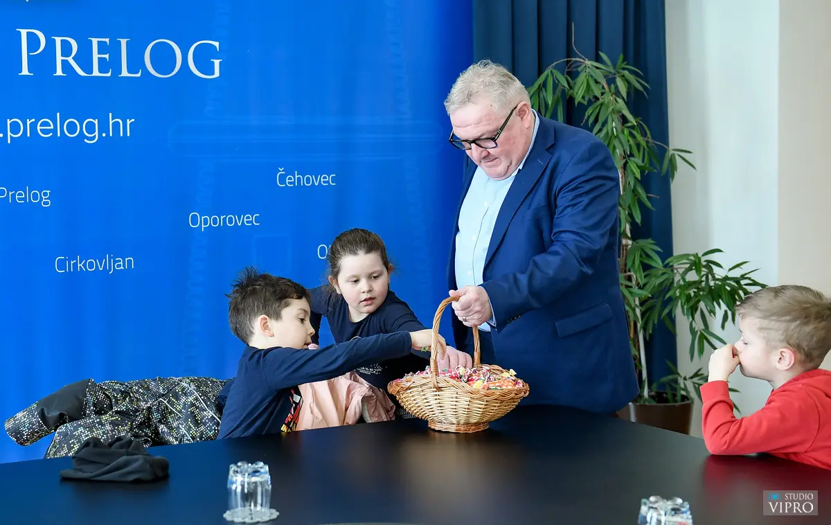 Lavići iz Vesele loptice vratili gradske ključeve (2) Lavići iz Vesele loptice vratili gradske ključeve (2)