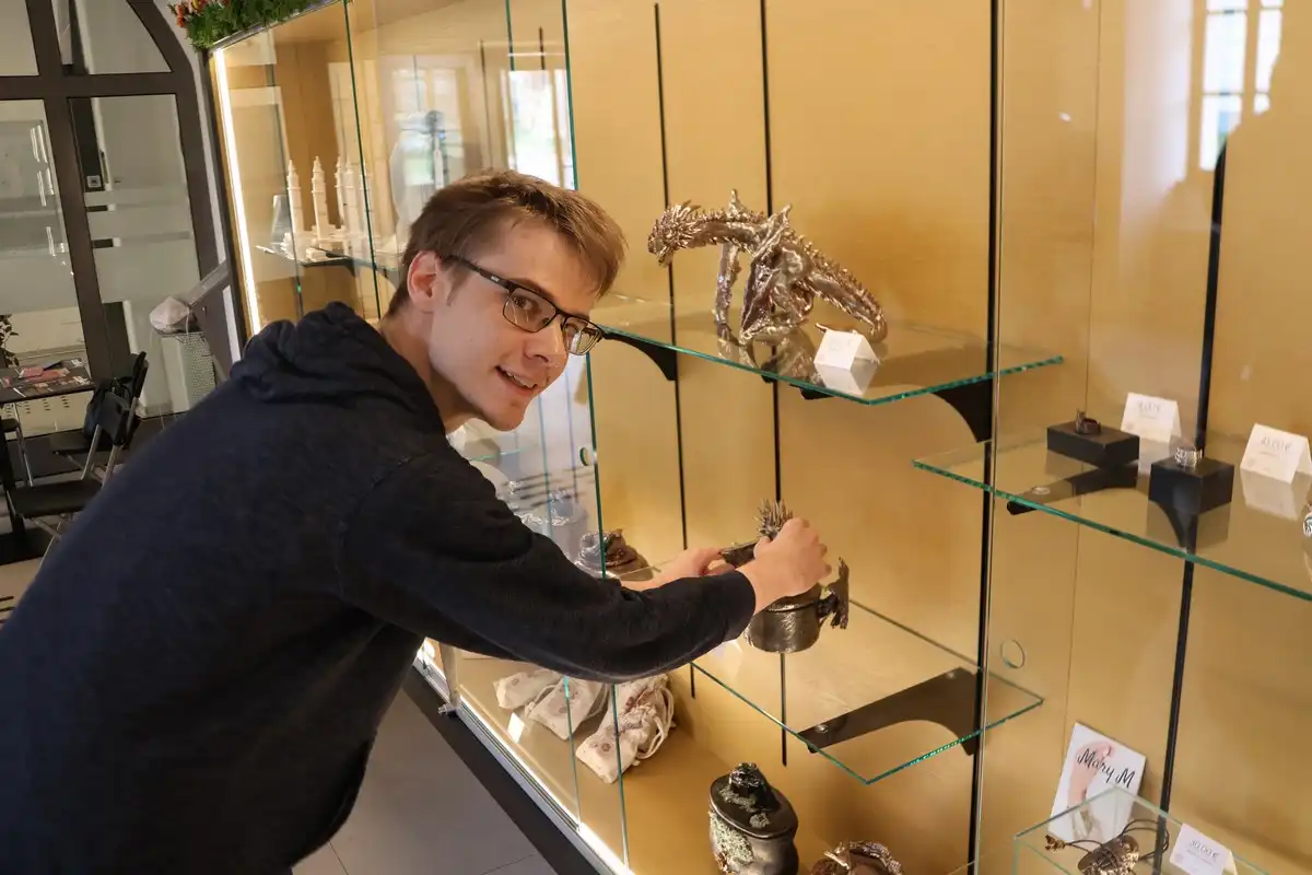 Leon Herman (4) Leon Herman (4)