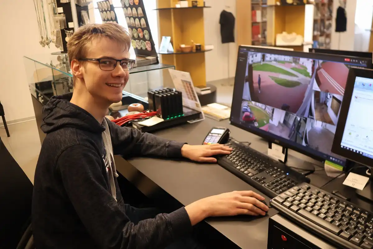 Leon Herman (5) Leon Herman (5)