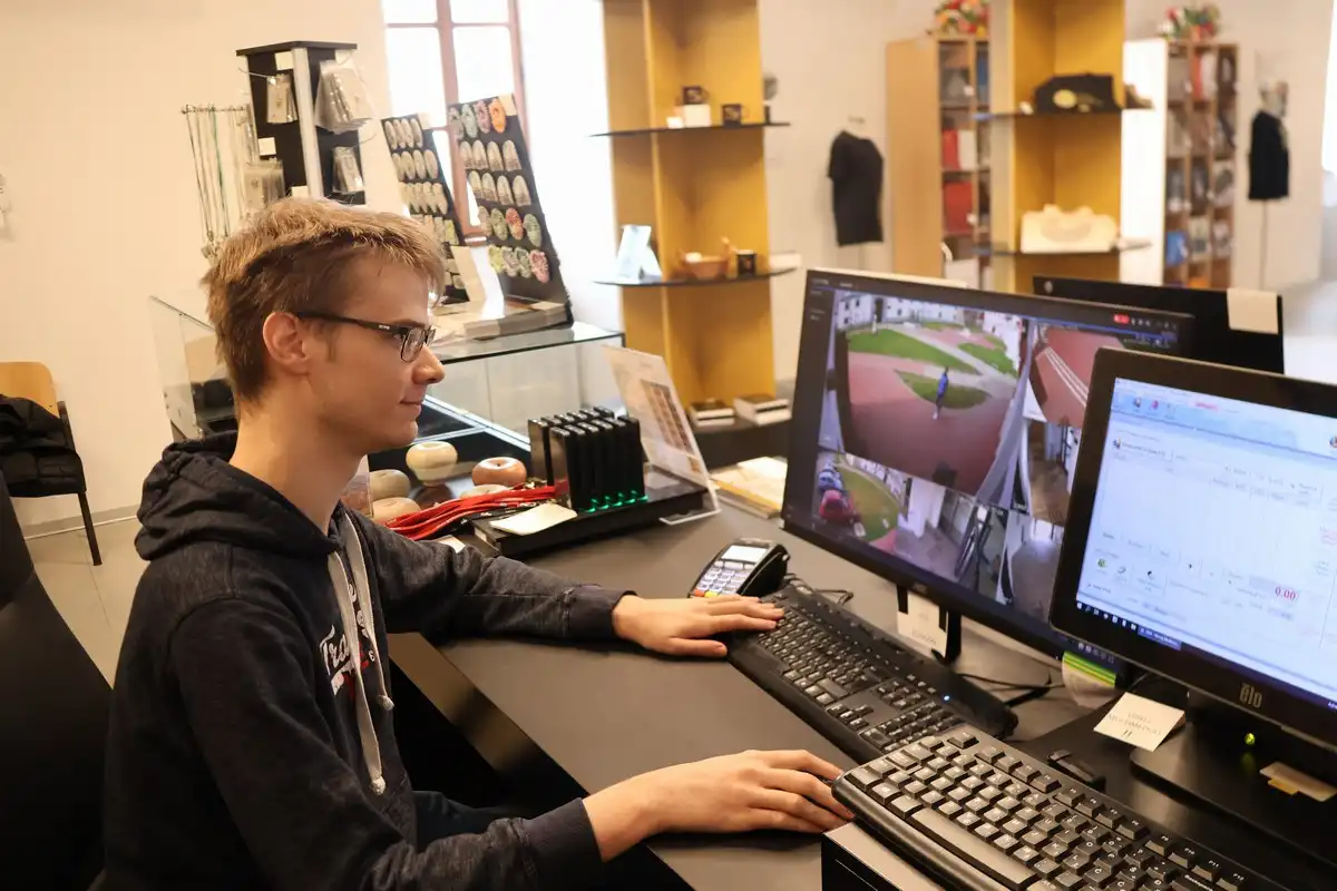 Leon Herman (6) Leon Herman (6)