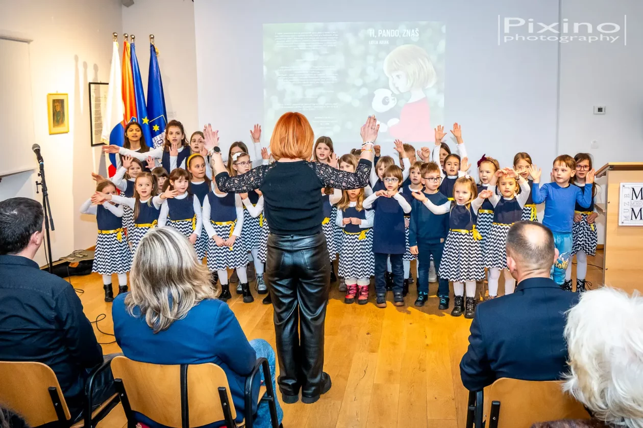 Lidija Jurak Ti Pando znaš (2) Lidija Jurak Ti Pando znaš (2)