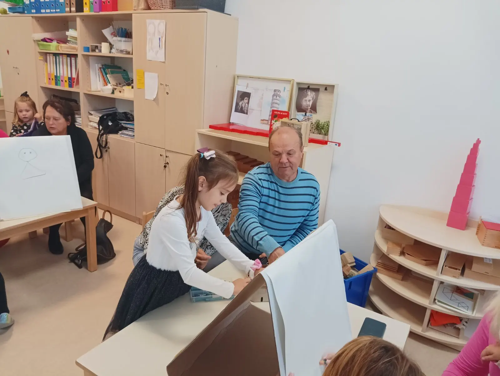 Likovna radionica s bakama i djedovima u DV ‘Maslačak’ povodom Međunarodnog dana starijih osoba (4)