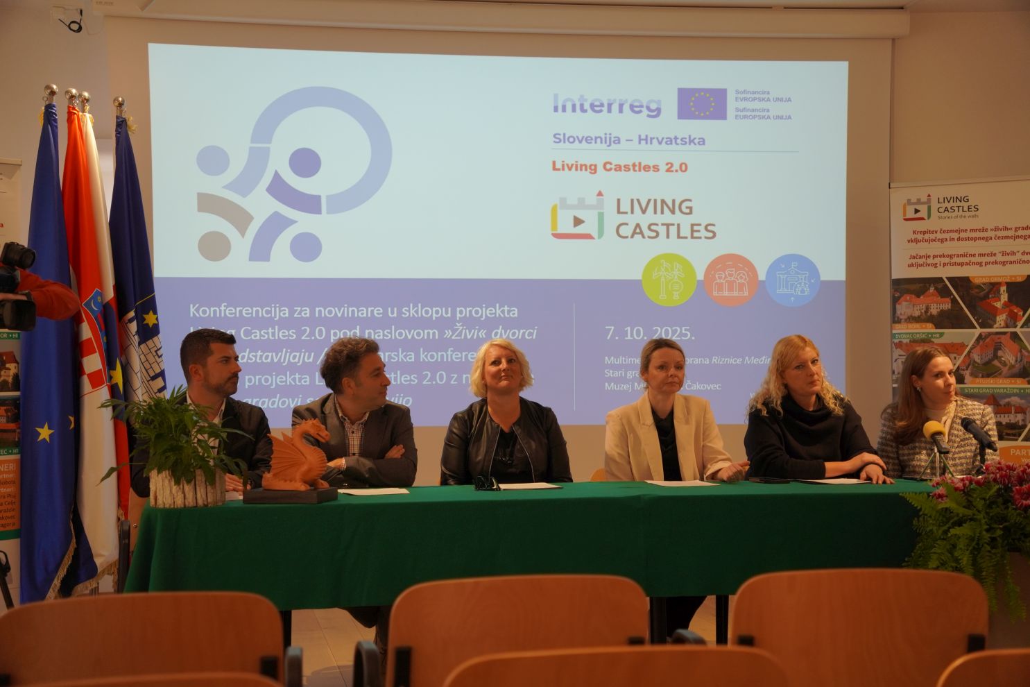 Living Castles 2 (2) Living Castles 2 (2)