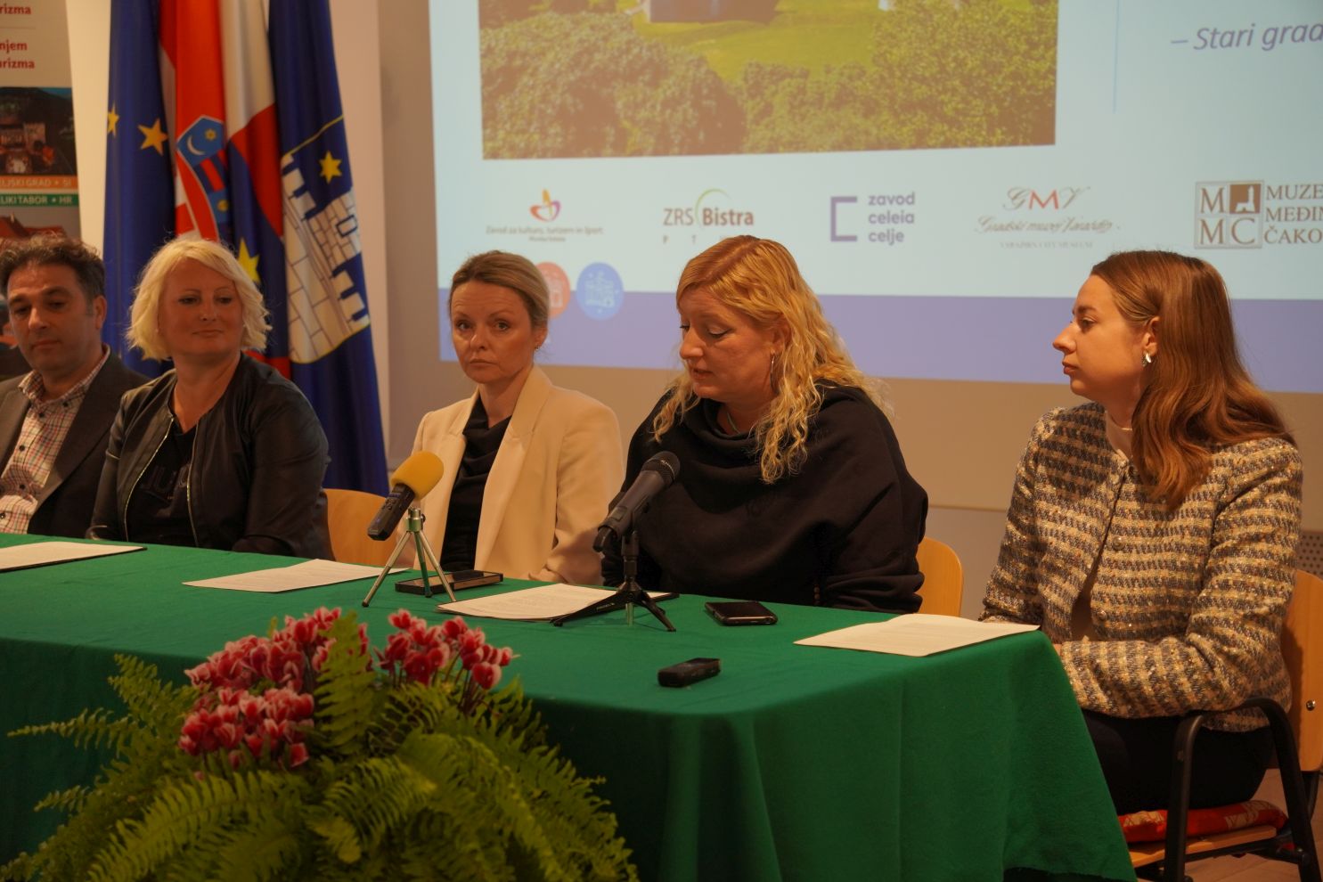 Living Castles 2 (3) Living Castles 2 (3)