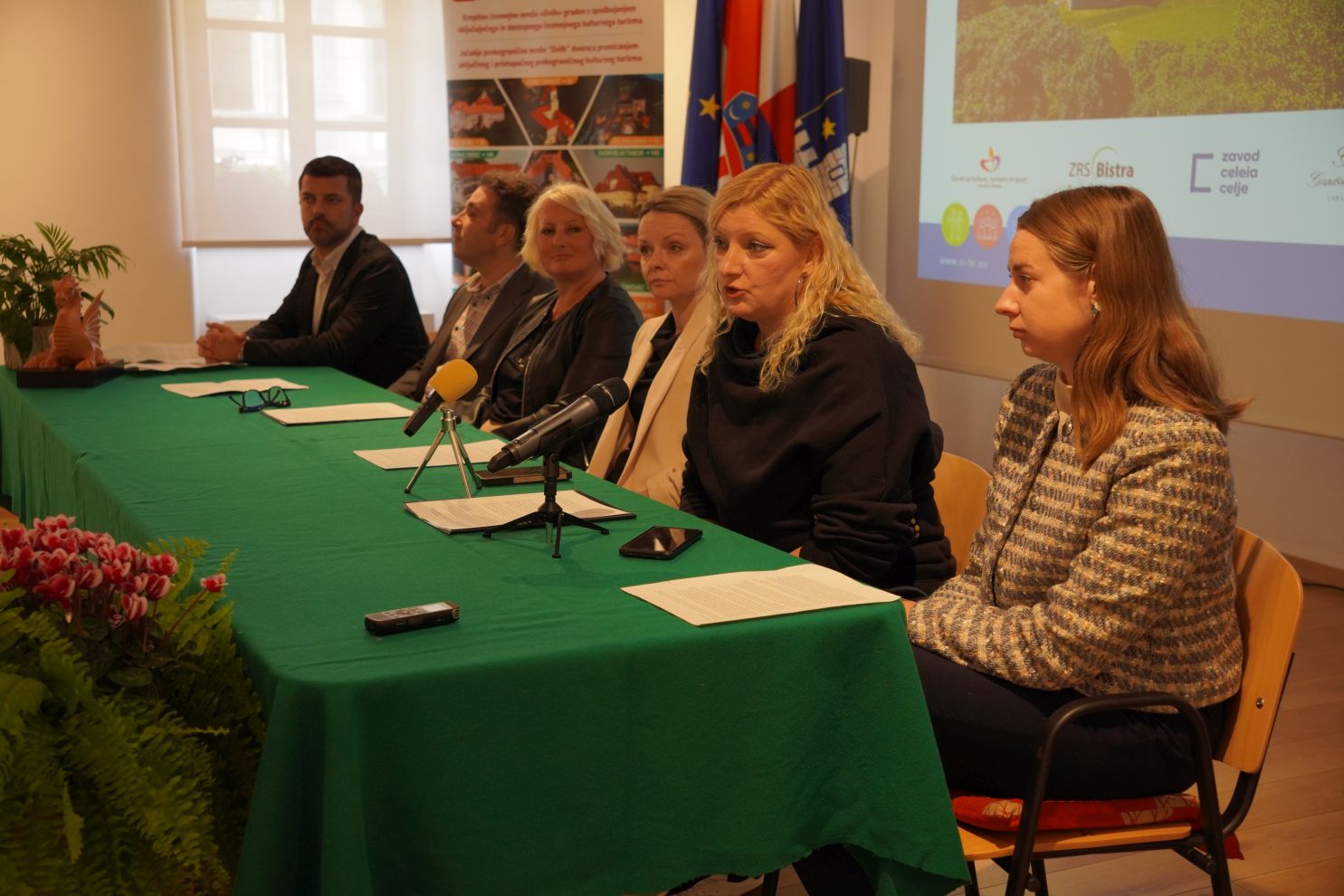 Living Castles 2 (6) Living Castles 2 (6)